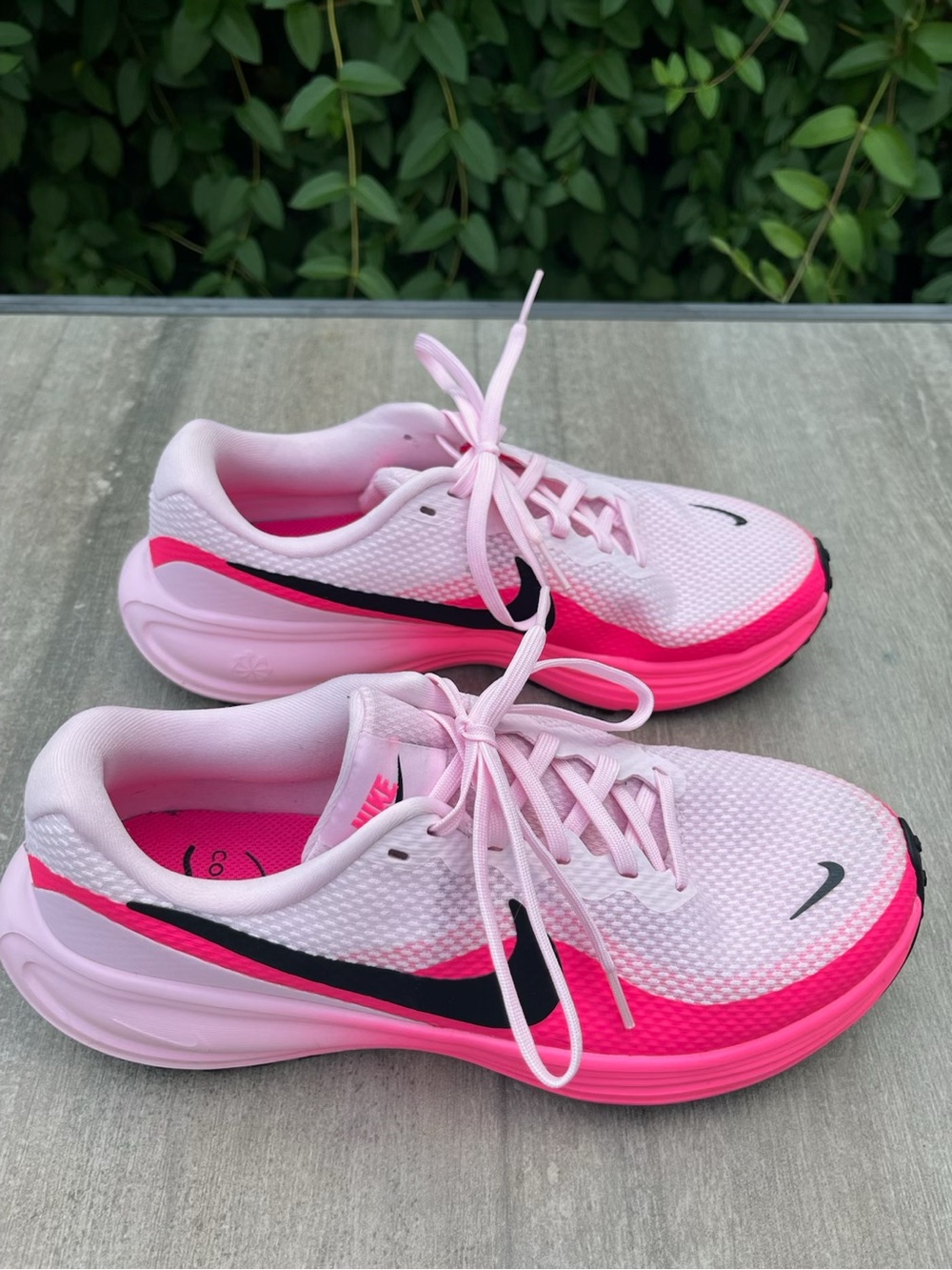 Nike Women’s Pink and Black Running Sneakers - Picture 7 of 10